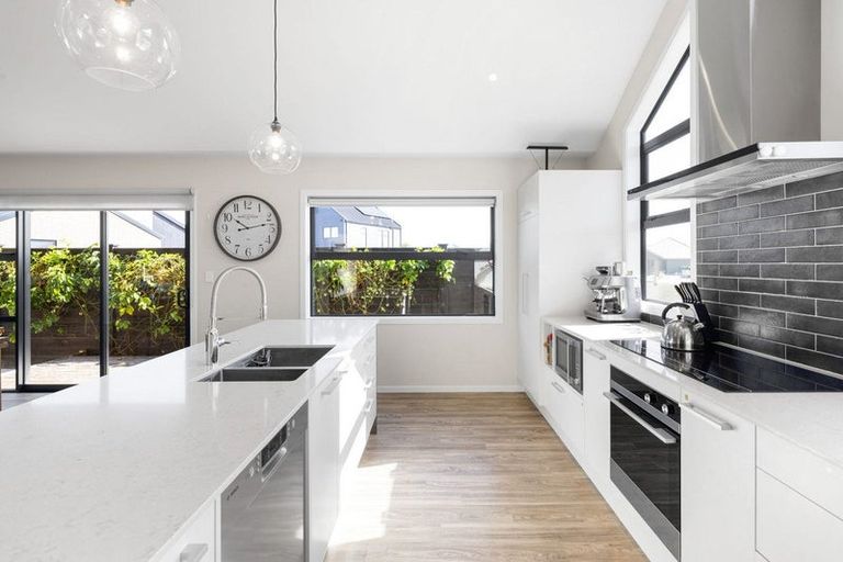 Photo of property in 6 Lewis Way, Cambridge, 3434