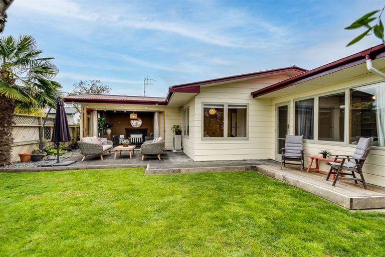 Photo of property in 2/100 Avondale Road, Taradale, Napier, 4112