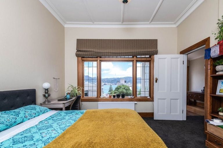 Photo of property in 210 Oriental Parade, Oriental Bay, Wellington, 6011