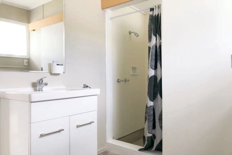 Photo of property in 3/68 Rua Road, Glen Eden, Auckland, 0602