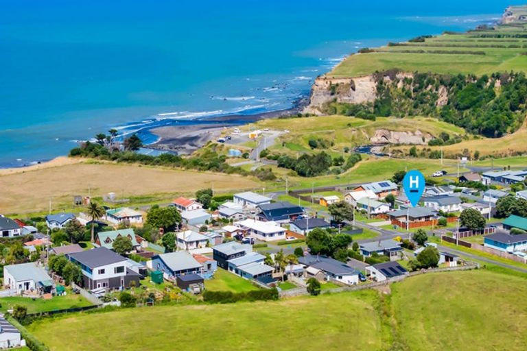 Photo of property in 17 Hira Street, Ohawe, Hawera, 4671