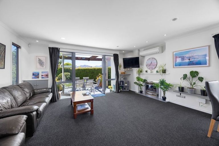 Photo of property in 9 Meadowbrook Place, Wanaka, 9305