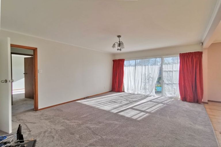 Photo of property in 123 Edgewater Drive, Pakuranga, Auckland, 2010