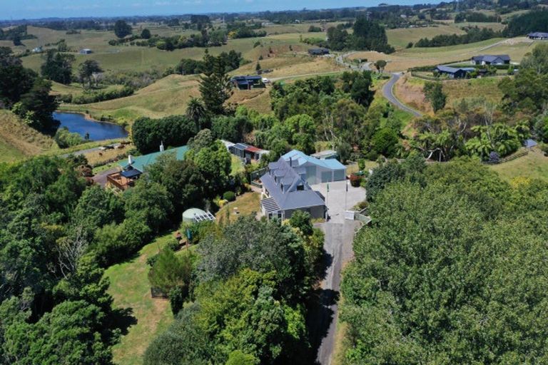 Photo of property in 529 South Road, Omata, New Plymouth, 4374