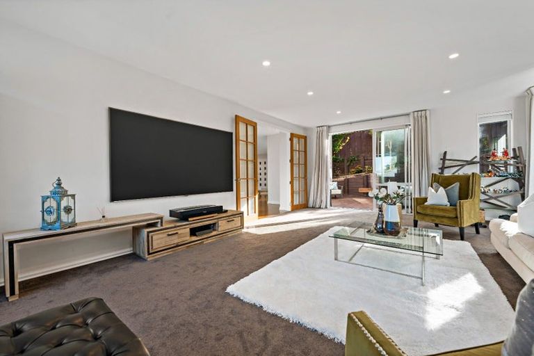 Photo of property in 52 Corricvale Way, Northcross, Auckland, 0630