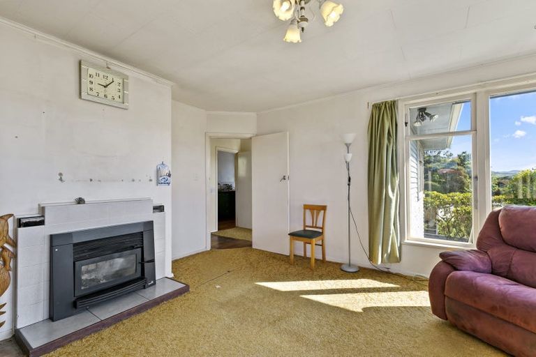 Photo of property in 106 Ruskin Road, Newlands, Wellington, 6037