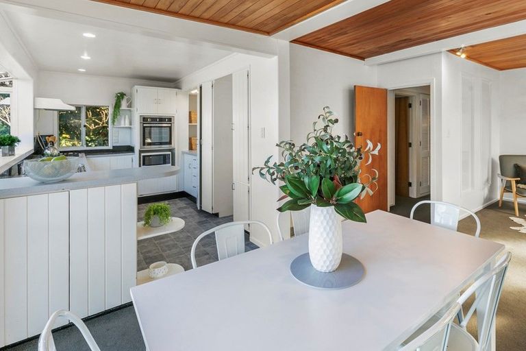Photo of property in 30 Singers Road, Korokoro, Lower Hutt, 5012