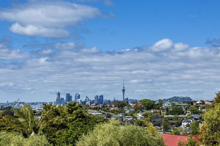 Photo of property in 9 Nicholson Place, Hillcrest, Auckland, 0627