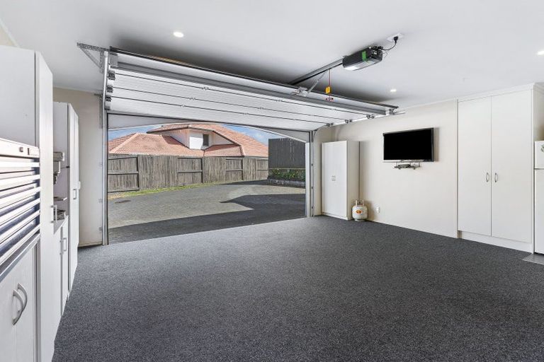 Photo of property in 2/12 Vireya Court, Goodwood Heights, Auckland, 2105
