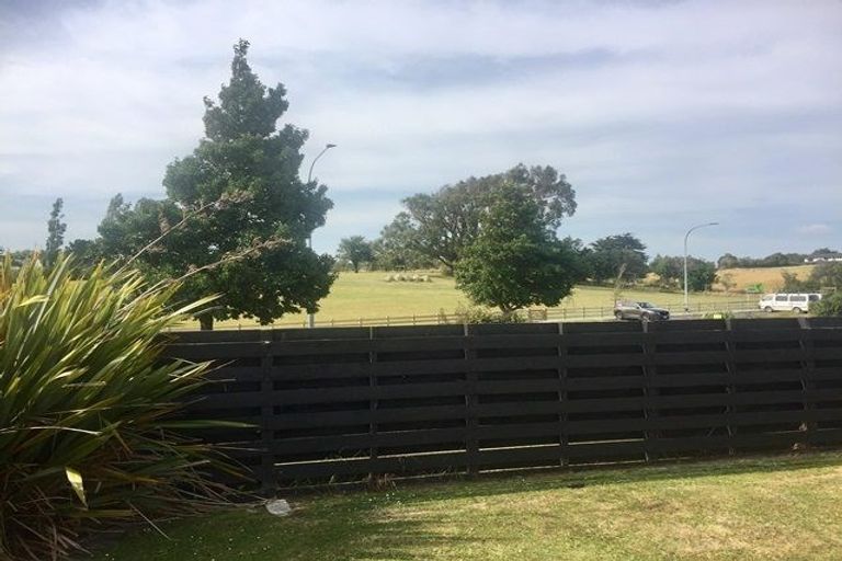 Photo of property in 7 Peter Hall Drive, Kelvin Grove, Palmerston North, 4414