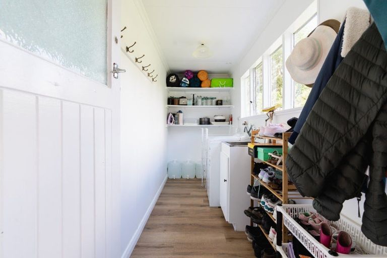 Photo of property in 31 Lake View Street, Waihola, Milton, 9073