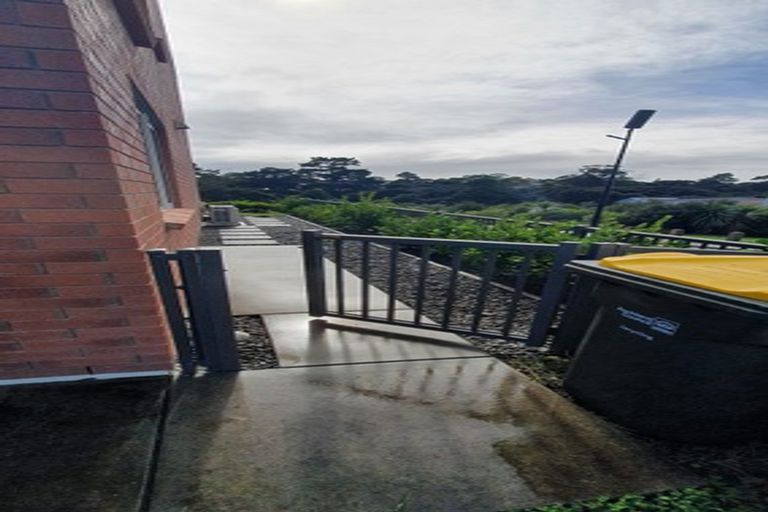 Photo of property in 9 Manutewhau Road, Massey, Auckland, 0614