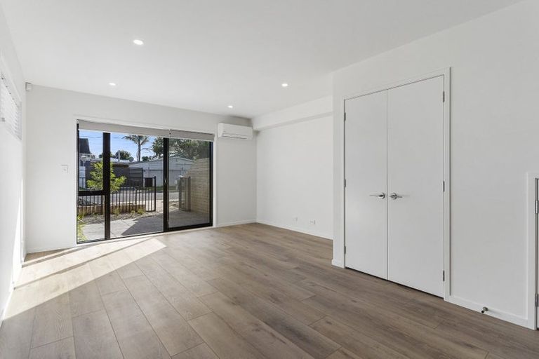 Photo of property in 2 Stokes Avenue, Te Atatu Peninsula, Auckland, 0610