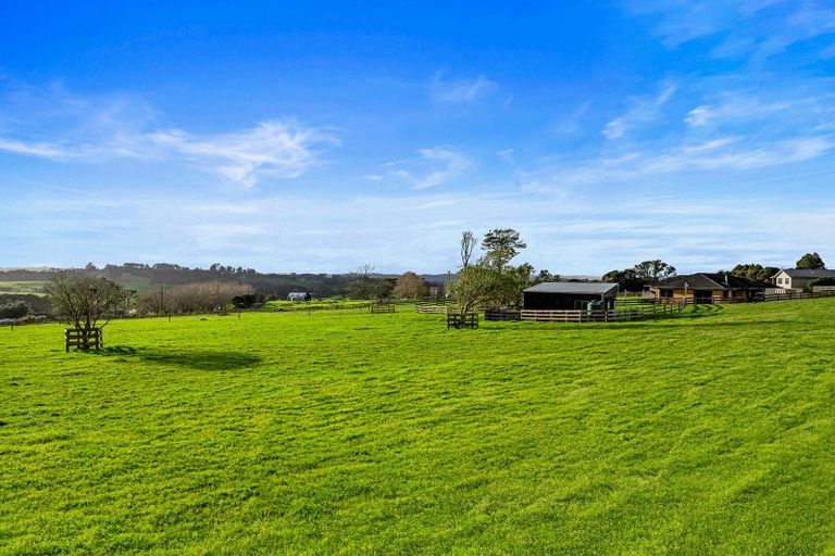 Photo of property in 118 Cottle Road, Taupaki, Henderson, 0782