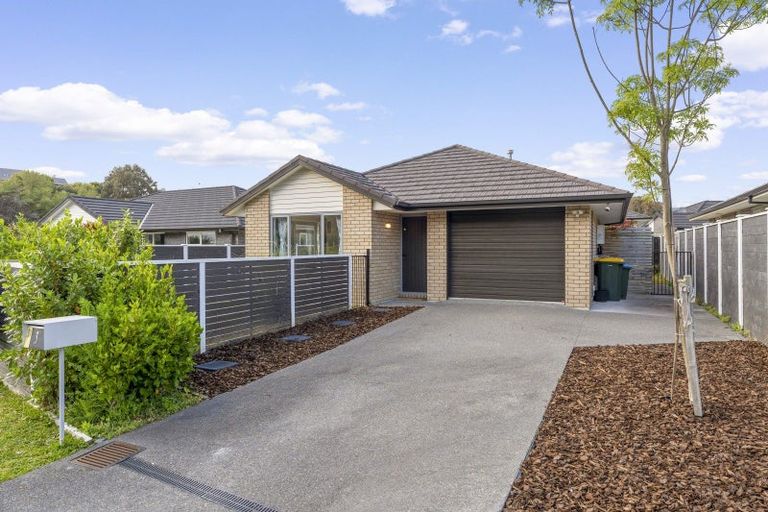 Photo of property in 3 Mooring Close, Whitby, Porirua, 5024