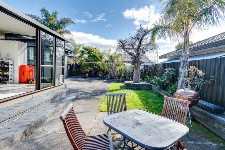 Photo of property in 54 Meeanee Road, Taradale, Napier, 4112