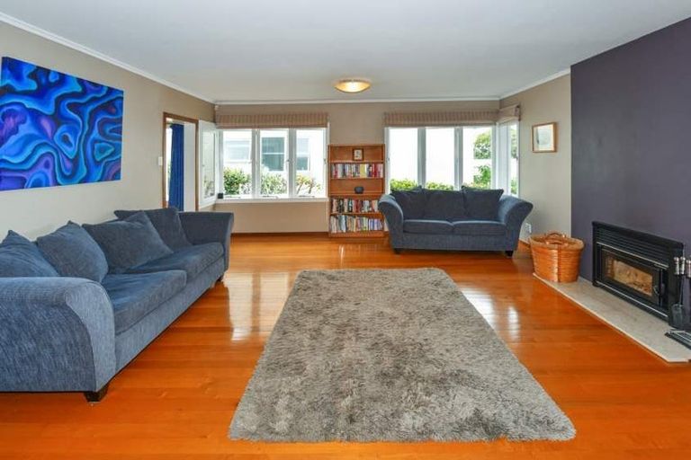 Photo of property in 12 Currey Crescent, Milford, Auckland, 0620
