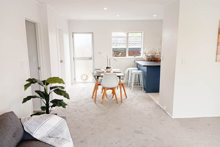 Photo of property in 3/169 Chivalry Road, Glenfield, Auckland, 0629