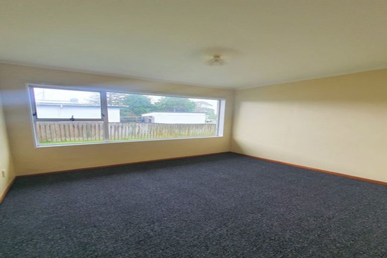 Photo of property in 12 Dawnhaven Drive, Te Atatu Peninsula, Auckland, 0610