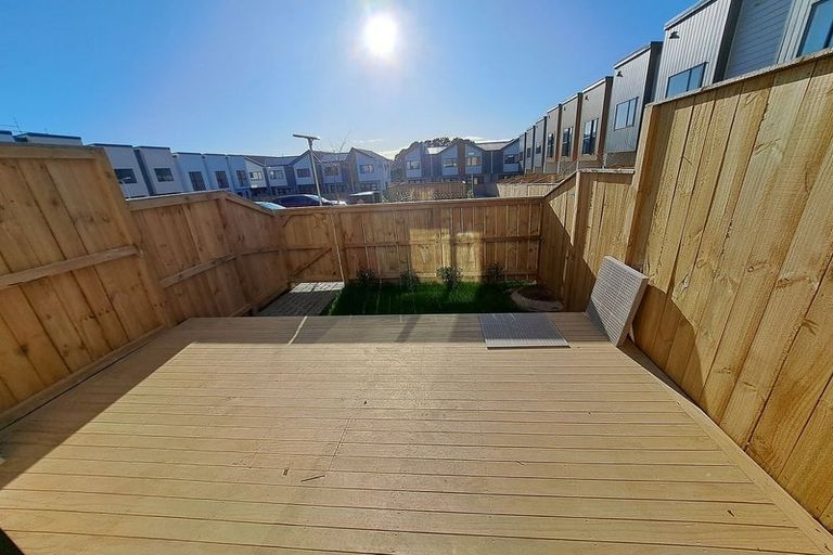 Photo of property in 7/36 Westgate Drive, Westgate, Auckland, 0614