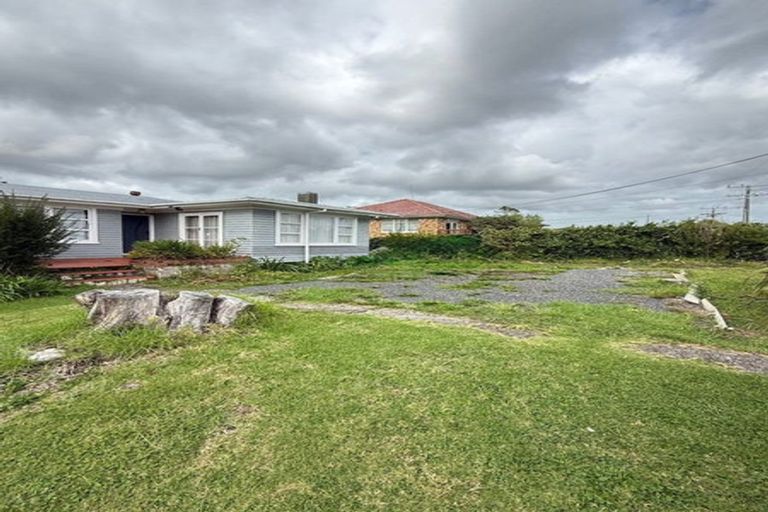 Photo of property in 52 Seymour Road, Sunnyvale, Auckland, 0612