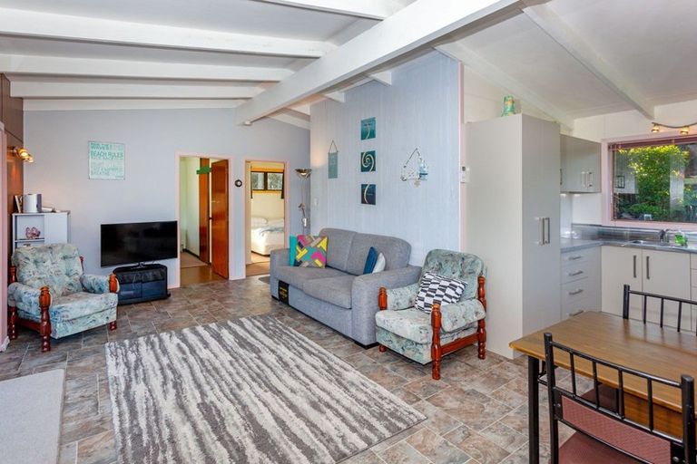 Photo of property in 18 Daphne Road, Tairua, 3508