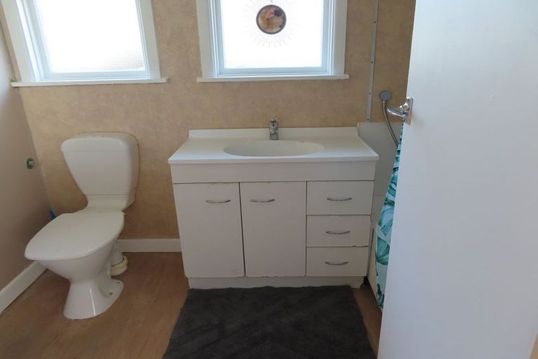 Photo of property in 60 Beazley Avenue, Paparangi, Wellington, 6037