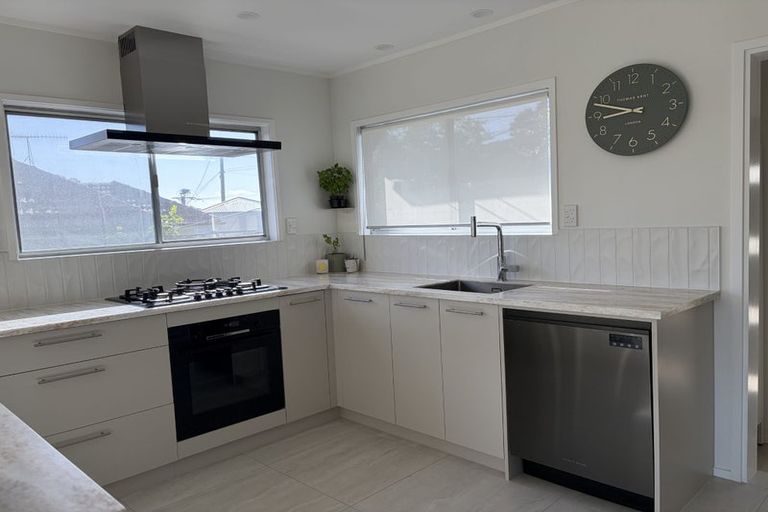 Photo of property in 2/60 Maritime Terrace, Birkenhead, Auckland, 0626
