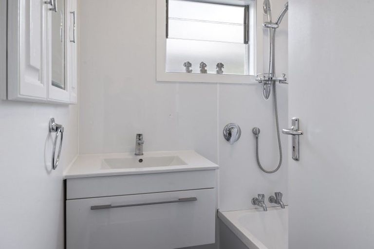 Photo of property in 6 Calgher Avenue, Waitara, 4320