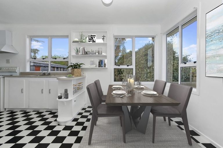 Photo of property in 2 Hinau Road, Mangere Bridge, Auckland, 2022