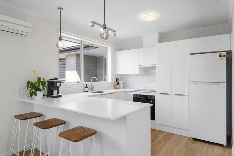 Photo of property in 83a Wilsons Road, Saint Martins, Christchurch, 8022