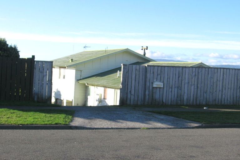 Photo of property in 102 Pikarere Street, Titahi Bay, Porirua, 5022