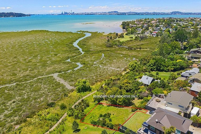 Photo of property in 38a Rewarewa Road, Te Atatu Peninsula, Auckland, 0610