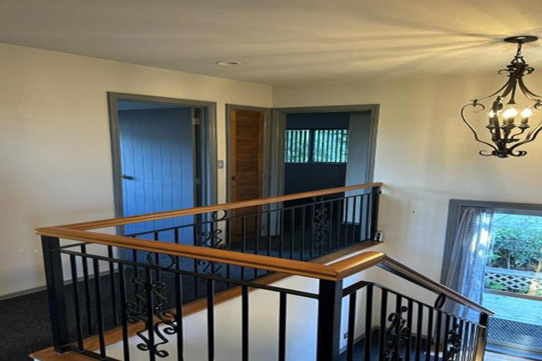 Photo of property in 14 Bush View Lane, Northcote Point, Auckland, 0627