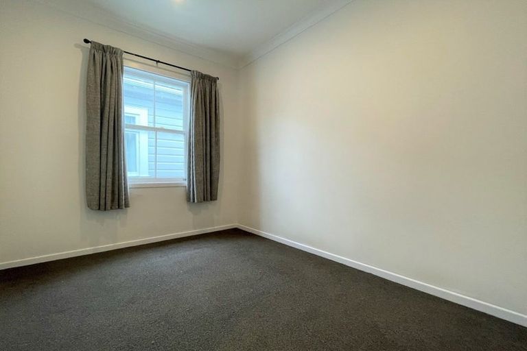Photo of property in 109 Onepu Road, Lyall Bay, Wellington, 6022