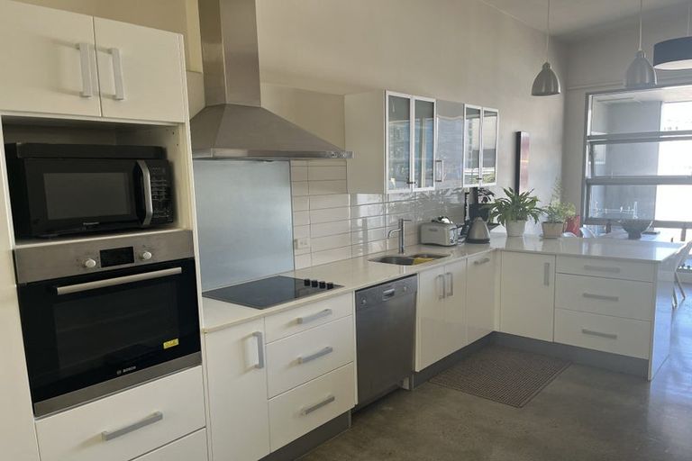 Photo of property in 25u2 Home Street, Mount Victoria, Wellington, 6011