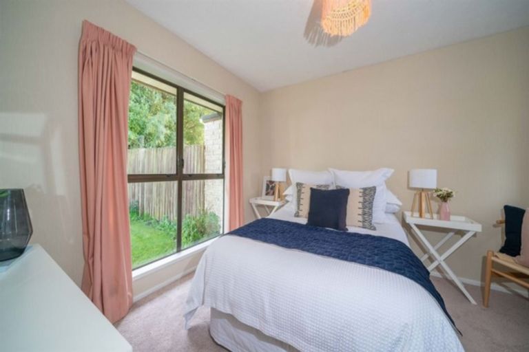 Photo of property in 15 Cunliffe Road, Redwood, Christchurch, 8051