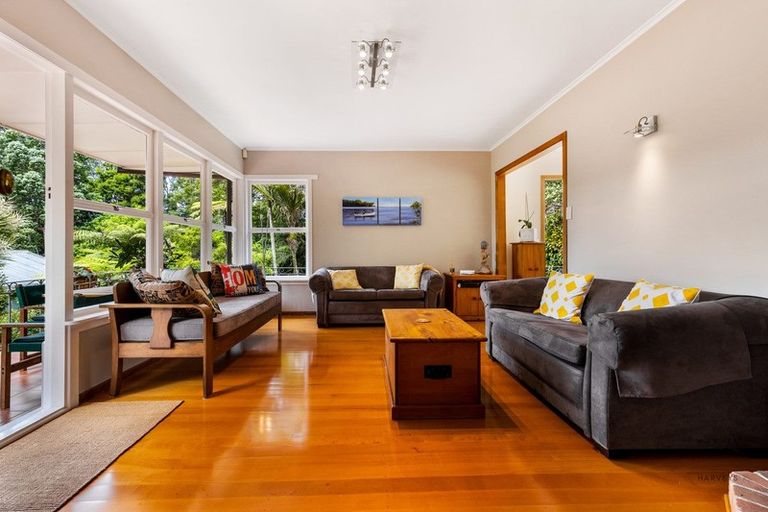 Photo of property in 15 Sylvan Valley Avenue, Titirangi, Auckland, 0604