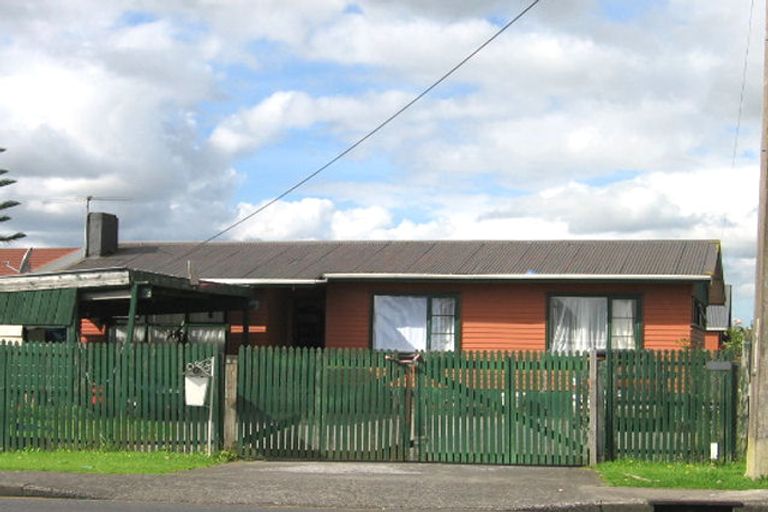 Photo of property in 701 Te Atatu Road, Te Atatu Peninsula, Auckland, 0610