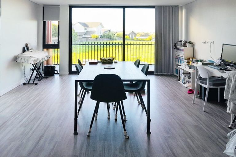 Photo of property in 17 Nugget Avenue, Hobsonville, Auckland, 0616