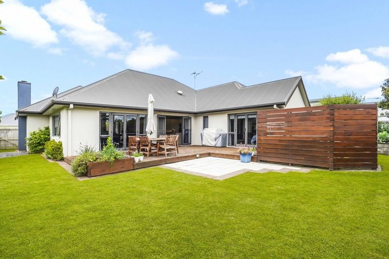 Photo of property in 90 Saint James Drive, Huntington, Hamilton, 3210