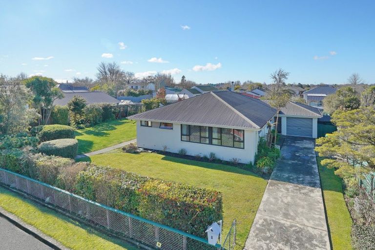 Photo of property in 2 Ward Place, Rangiora, 7400