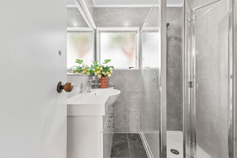 Photo of property in 2/39 Bayview Road, Bayview, Auckland, 0629