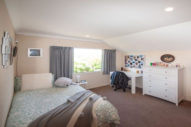 Photo of property in 10 Marford Grove, Churton Park, Wellington, 6037