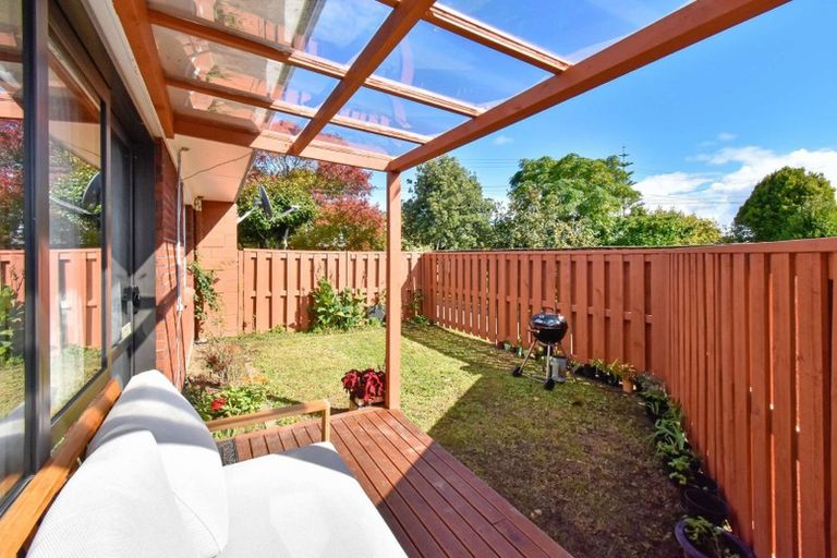 Photo of property in 2/24 Robertson Road, Favona, Auckland, 2024