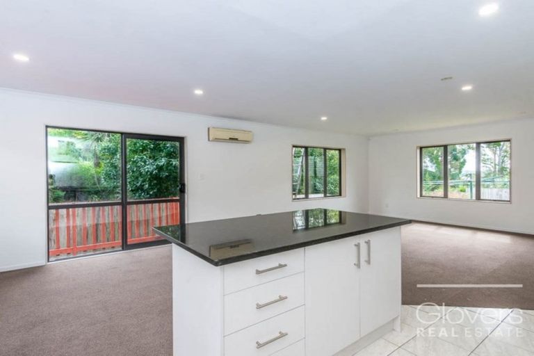 Photo of property in 17 Edgewood Way, Henderson, Auckland, 0612