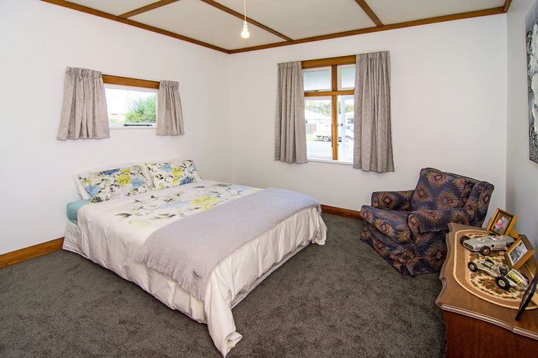 Photo of property in 18 Cambridge Terrace, Masterton, 5810