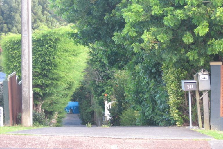 Photo of property in 2/54 Pupuke Road, Hillcrest, Auckland, 0627