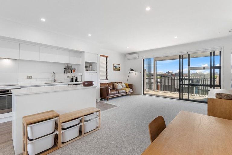 Photo of property in 16 Raranga Lane, Hobsonville, Auckland, 0616