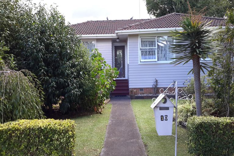 Photo of property in 10 Kaumatua Place, Te Atatu Peninsula, Auckland, 0610